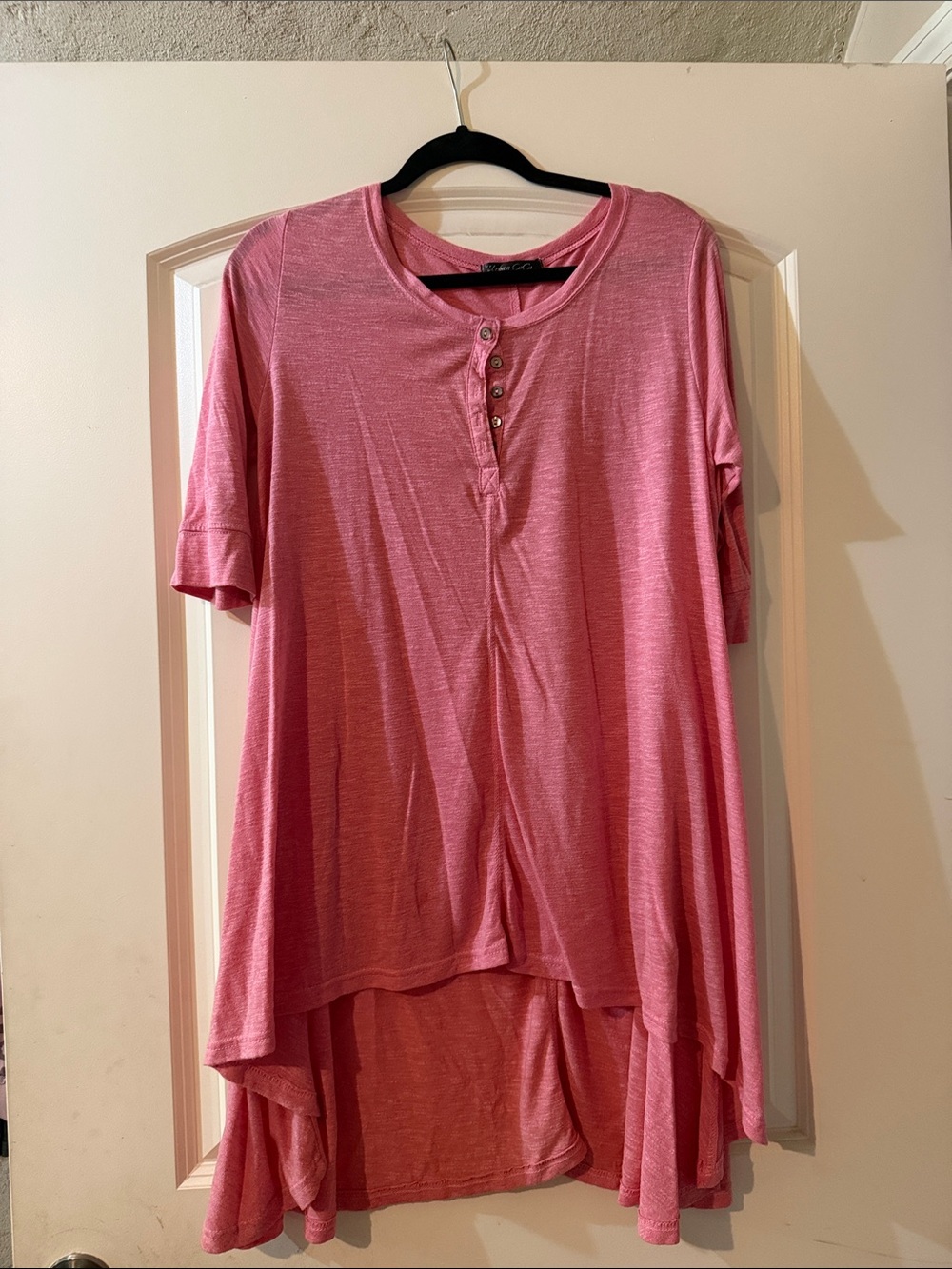 Relaxed Henley High-Low Tunic in Pink